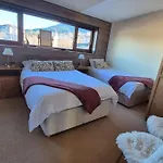 Libell - 3 Bedroom Penthouse Only 700 Meters From Lift דירה בנסקו