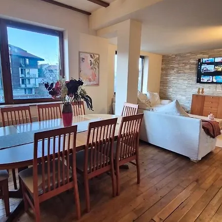 3 Bedroom Penthouse Only 700 Meters From Lift 아파트 *