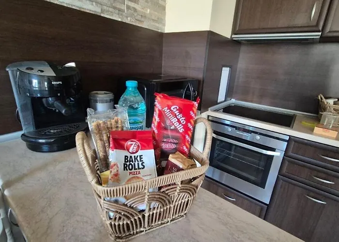 3 Bedroom Penthouse Only 700 Meters From Lift 아파트