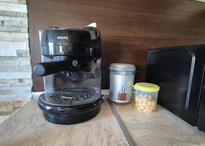 3 Bedroom Penthouse Only 700 Meters From Lift 아파트