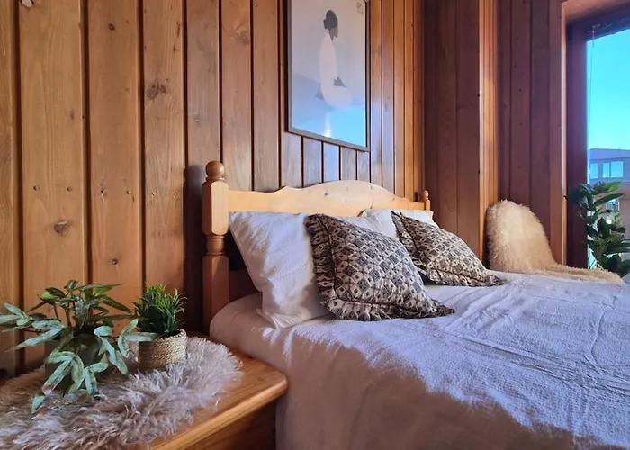 3 Bedroom Penthouse Only 700 Meters From Lift 반스코