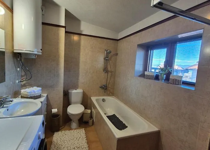 3 Bedroom Penthouse Only 700 Meters From Lift 아파트 *