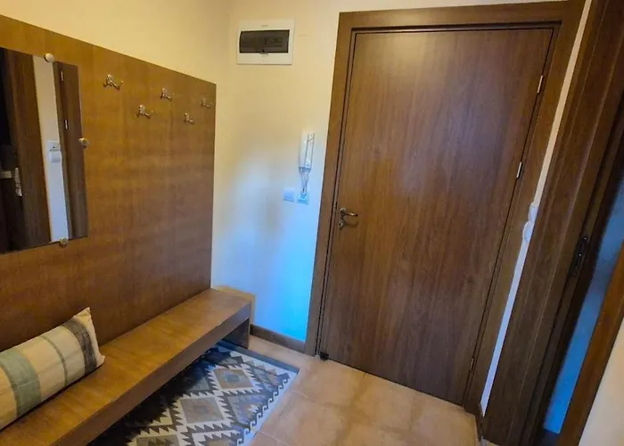 아파트 3 Bedroom Penthouse Only 700 Meters From Lift *