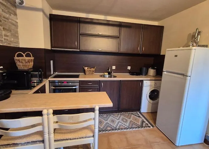 3 Bedroom Penthouse Only 700 Meters From Lift 반스코