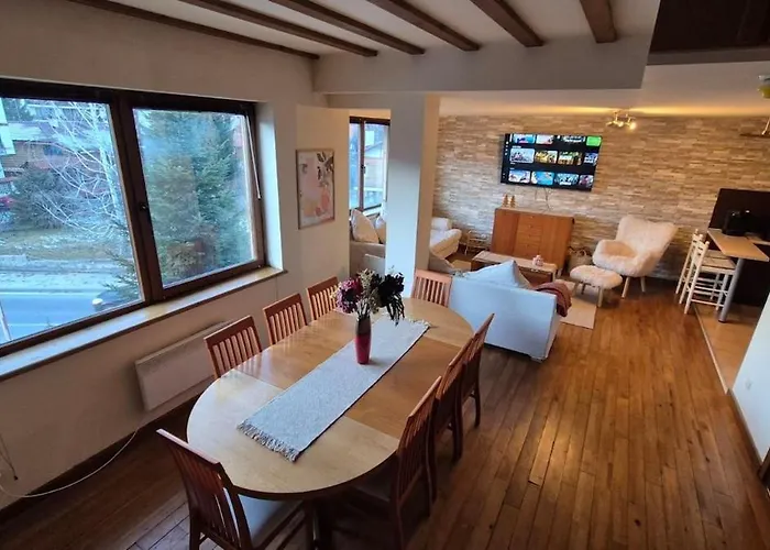 아파트 3 Bedroom Penthouse Only 700 Meters From Lift 반스코