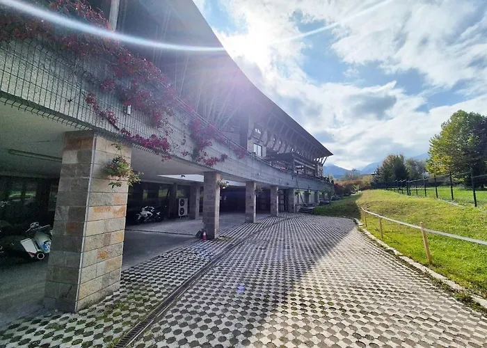 아파트 3 Bedroom Penthouse Only 700 Meters From Lift