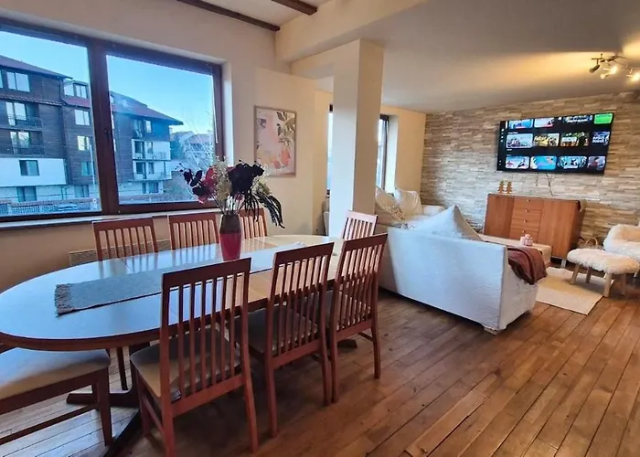 3 Bedroom Penthouse Only 700 Meters From Lift 아파트 *