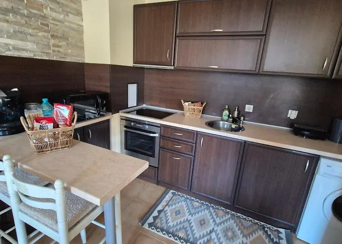 3 Bedroom Penthouse Only 700 Meters From Lift 아파트