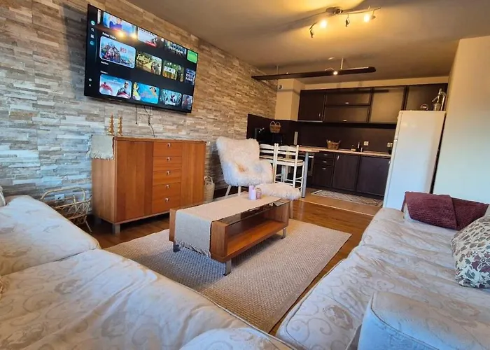 아파트 3 Bedroom Penthouse Only 700 Meters From Lift 반스코