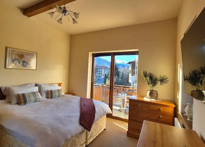 아파트 3 Bedroom Penthouse Only 700 Meters From Lift 반스코