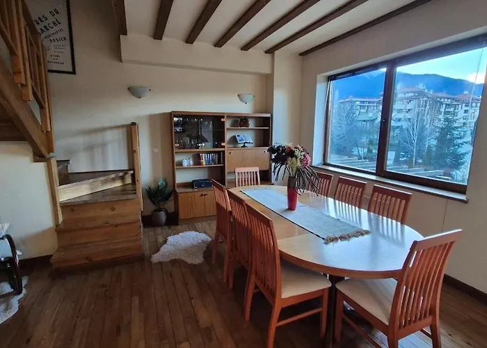 3 Bedroom Penthouse Only 700 Meters From Lift 아파트 반스코