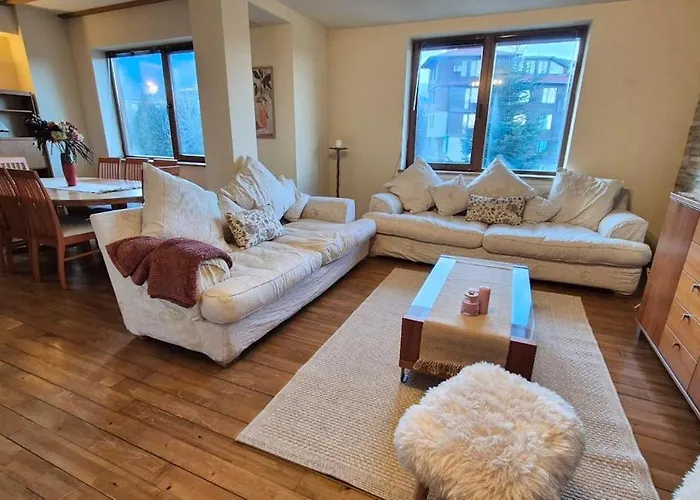 3 Bedroom Penthouse Only 700 Meters From Lift 아파트