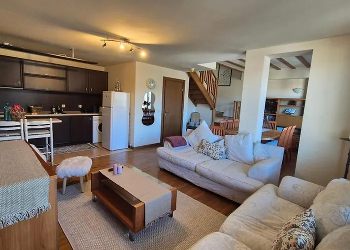 3 Bedroom Penthouse Only 700 Meters From Lift 반스코